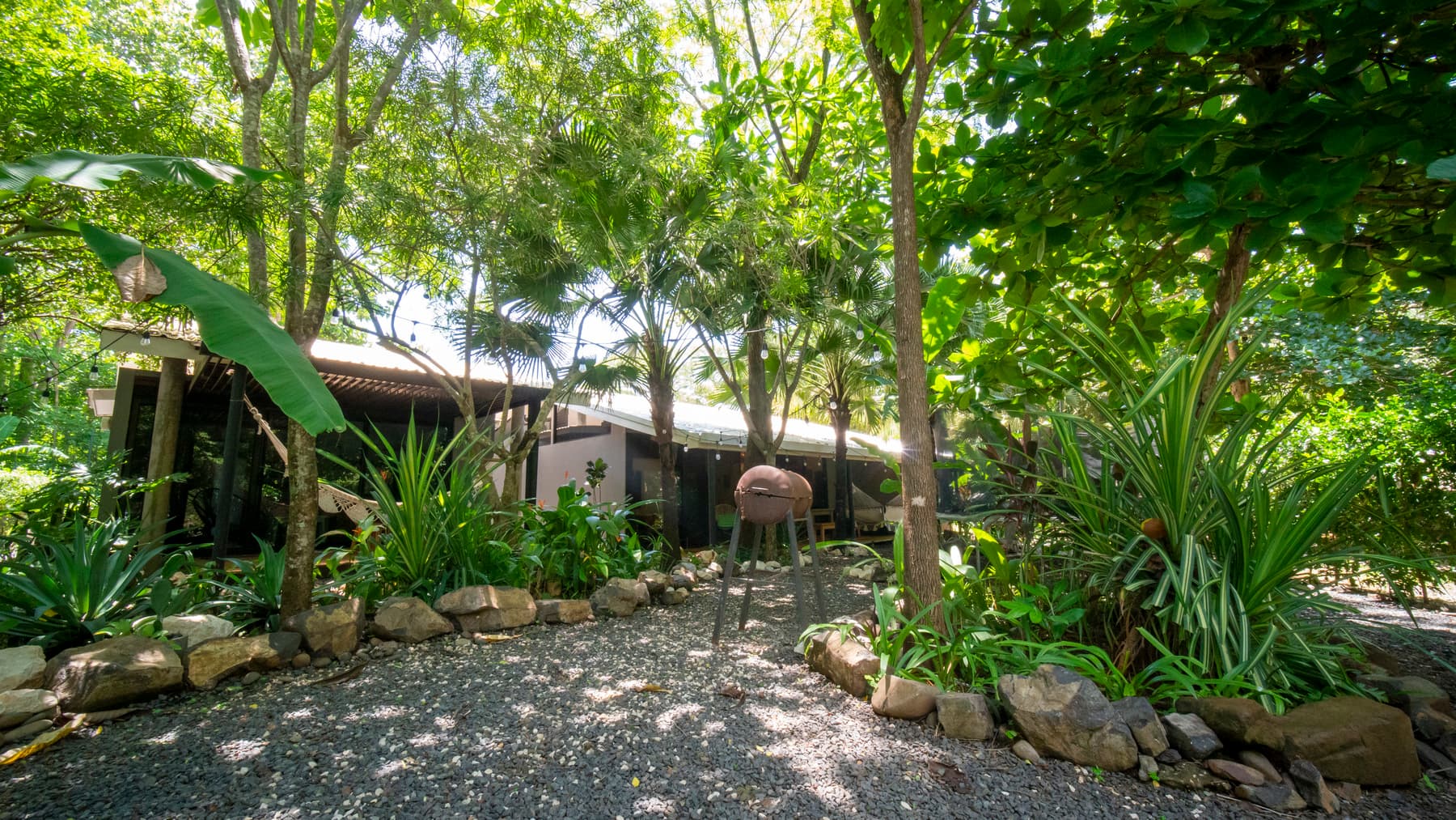 Avellanas rivermouth home + casita