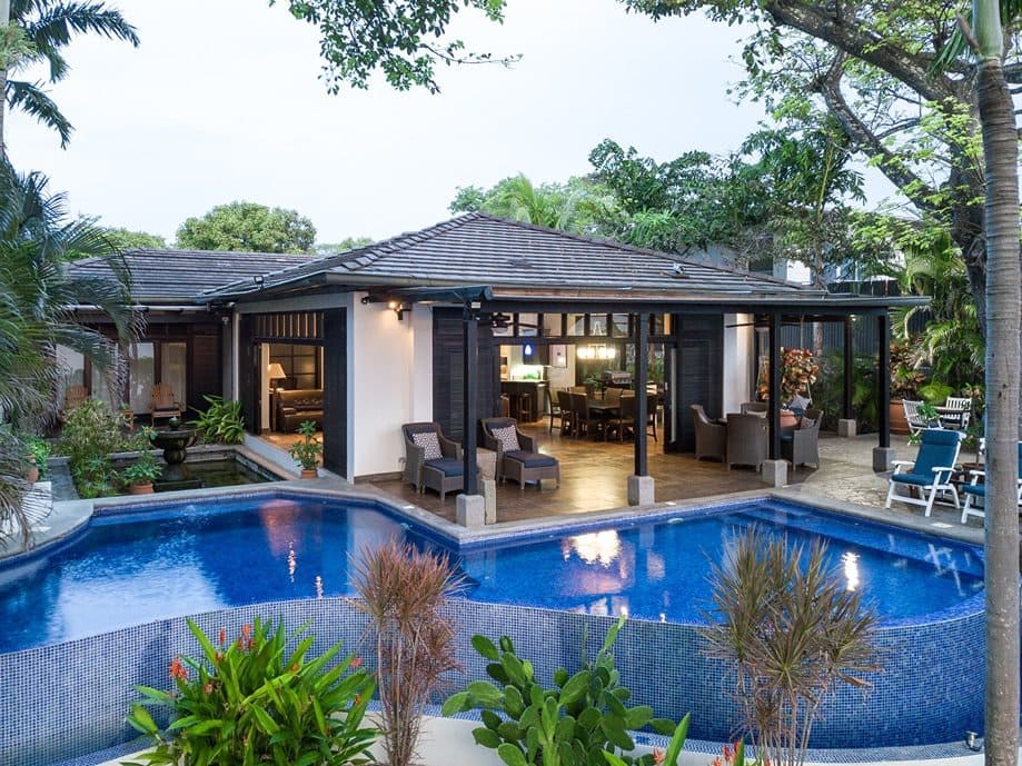 Beachfront Luxury Estate | Casa Tranquila — Casa de 4 habitaciones con piscina en Langosta
