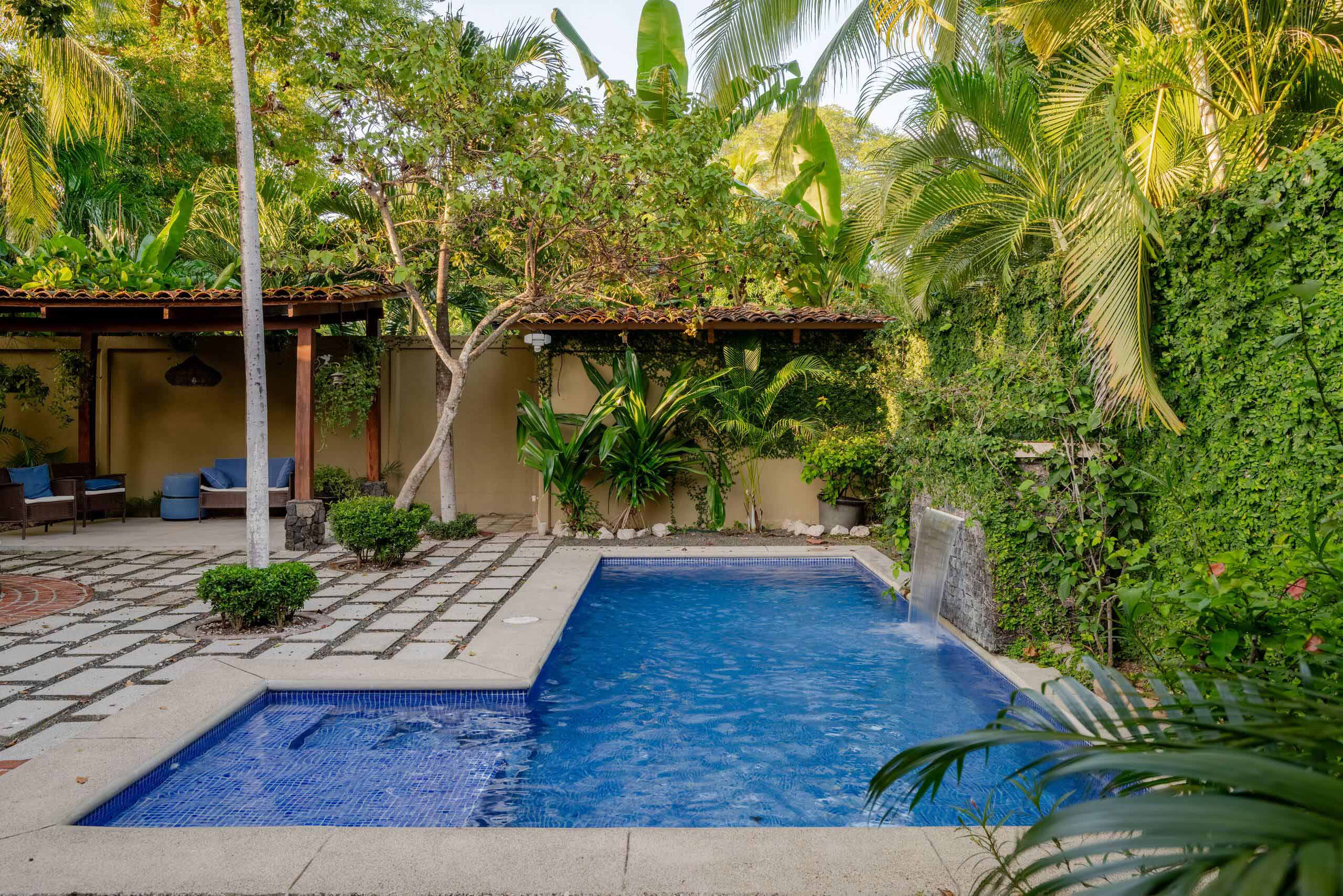 Casa Caoba - Casa Colonial Moderna de 3 Habitaciones con Piscina en Surfside Estates, Playa Potrero