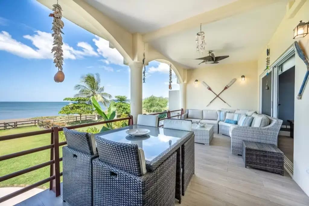 Twin Dolphins 2B — Remodeled Beachfront Condo on Playa Potrero