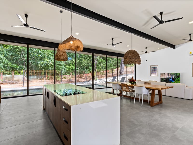 New Construction 4 Bed Home 5 — Casa de 4 habitaciones con piscina en Tamarindo