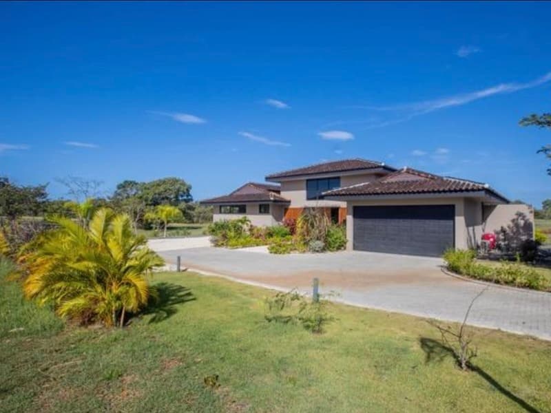 Gorgeous New 3BR Home Next to Golf Course