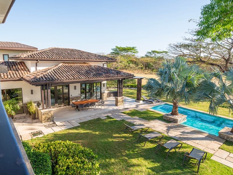 Golf-Front 6-Bedroom Villa with Pool in Hacienda Pinilla