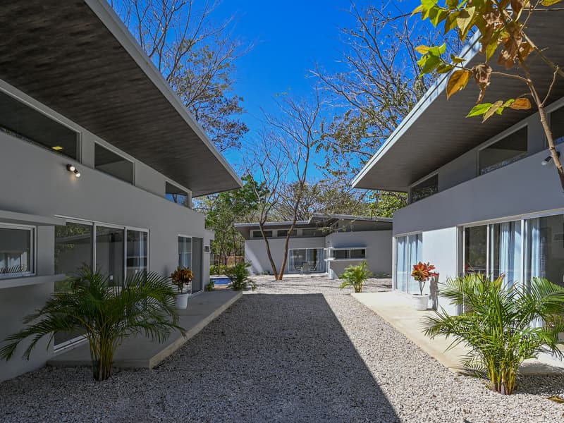 Unique Investment with 3 Homes and Pool, — Casa de 4 habitaciones con piscina en Tamarindo