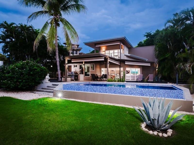 Where Ocean Views Meet Opportunity: Versatile Estate in Prime Tamarindo — Casa de 9 habitaciones con piscina en Tamarindo