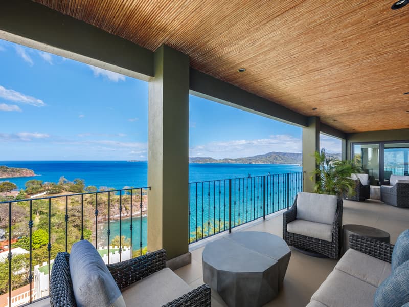 Oceanfront Luxury Awaits: Stunning 4-Bedroom Penthouse with Private Rooftop