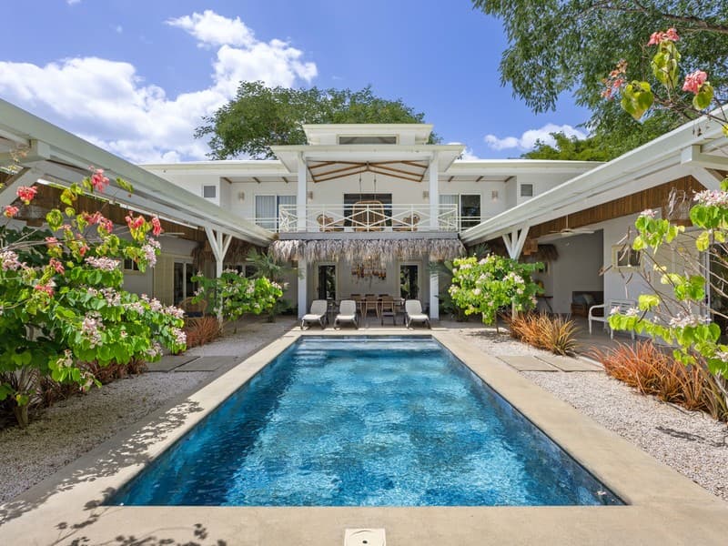 Casa Karibe | 5 Bed Villa in Tamarindo — Casa de 5 habitaciones con piscina en Tamarindo