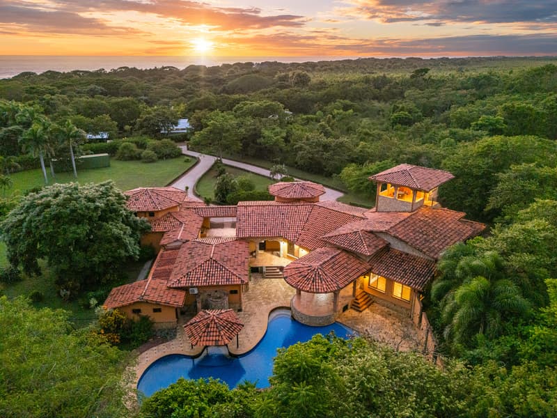 Hacienda Cocobolo - Elegant Beach Estate