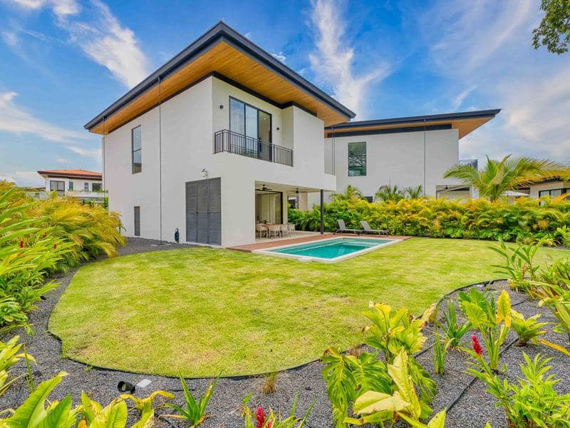 Fully Furnished Luxury Home in Prestigious Hacienda Pinilla — Casa de 4 habitaciones con piscina en Hacienda Pinilla