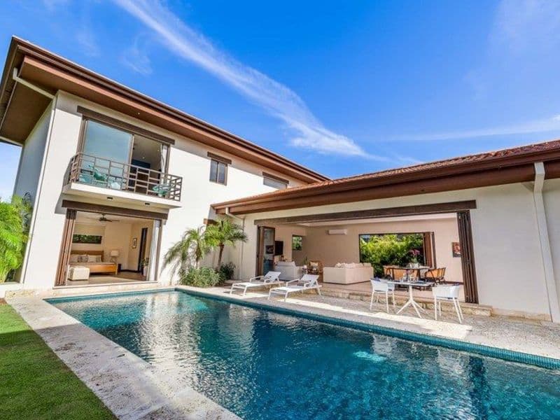 Stunning Open-Concept Residence in Las Golondrinas