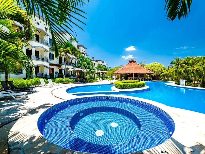 Beautifully Upgraded Palmas De Tamarindo — Condo de 1 habitación con piscina en Villareal