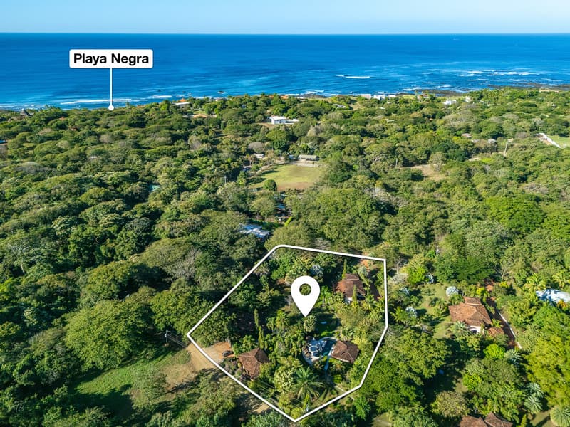 Paraíso Suizo — Casa de 7 habitaciones con piscina en Playa Negra