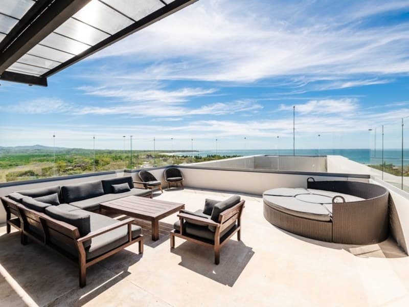 Luxury Ocean-View Penthouse Langosta — Condo de 3 habitaciones con piscina en Langosta