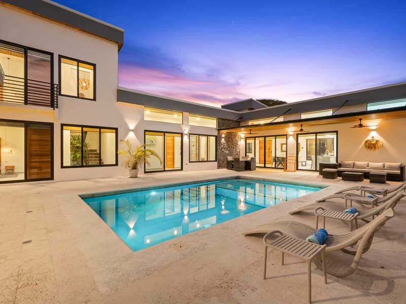 Contemporary Beach Villa with Pool in Playa Grande