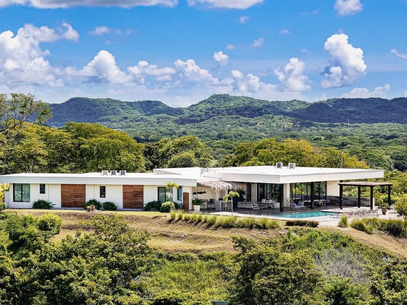 Elevated Coastal Living: Contemporary Oceanview Villa in Rancho Las Colinas