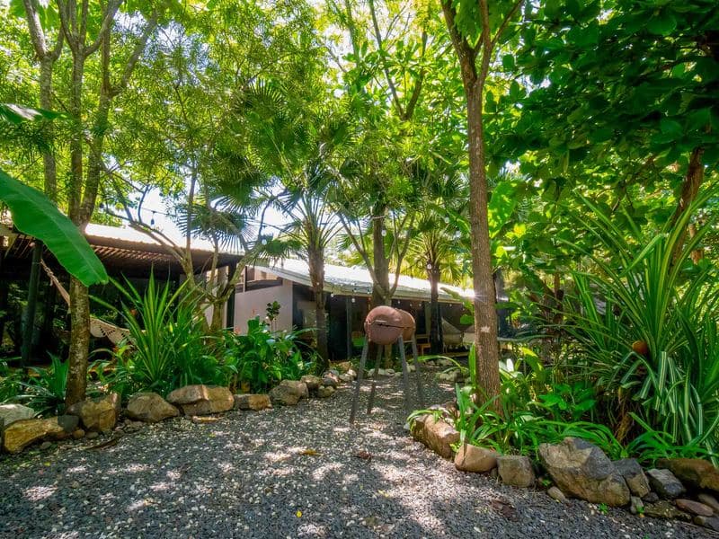 Charming Walk-to-the-Beach Home with Guest House