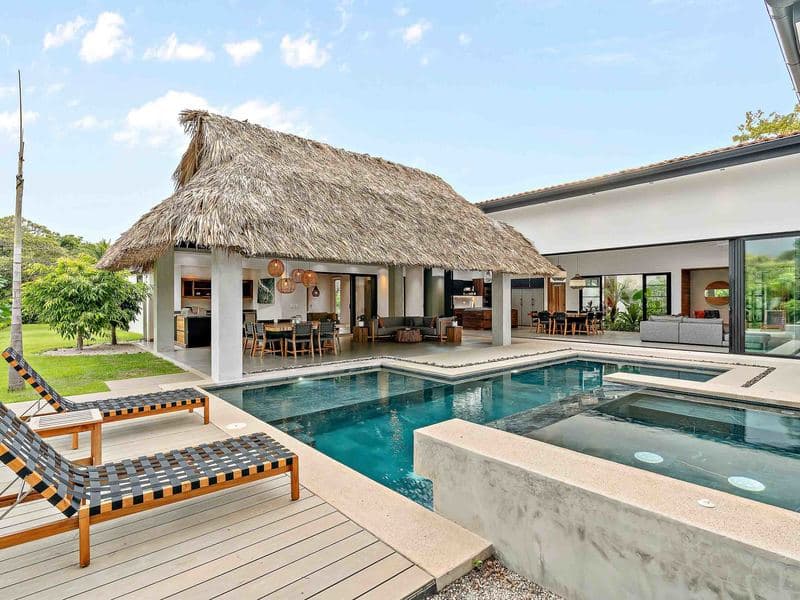 Casa Kura, a Private Luxury Retreat in Hacienda Pinilla — Casa de 5 habitaciones con piscina en Hacienda Pinilla