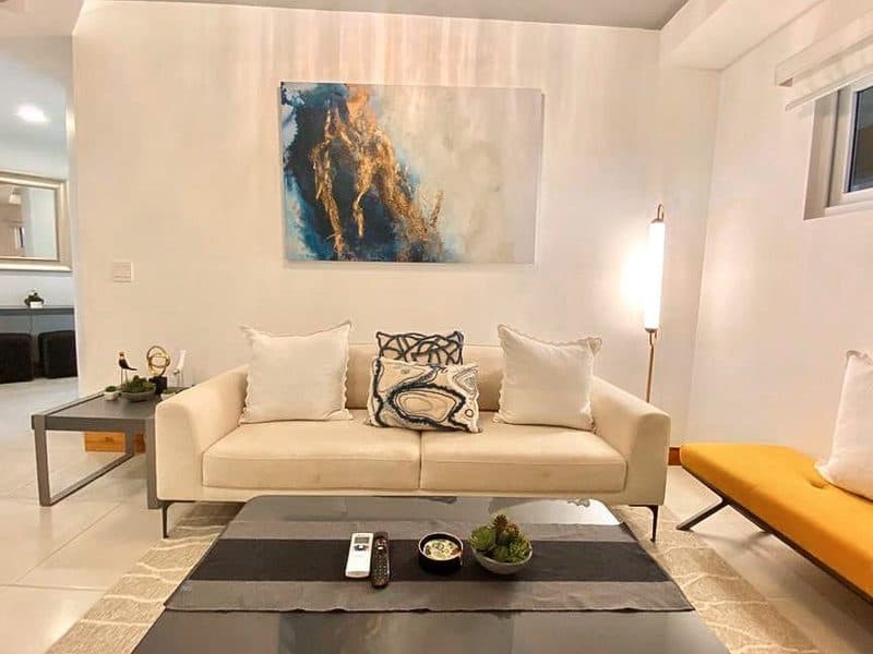 Peninsula 12 - Stylish 3-Bedroom Condo One Block from the Beach