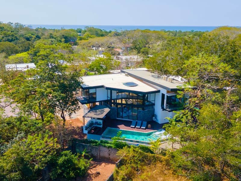 Casa Baula: Coastal Elegance in Playa Grande