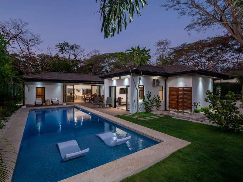 Casa Prema-Charming Coastal Retreat with Expansive Outdoor Living