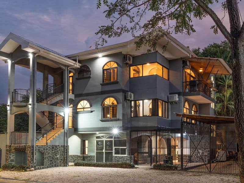 Laughing Gecko Suites | Coastal Boutique Hotel Steps from the Beach
