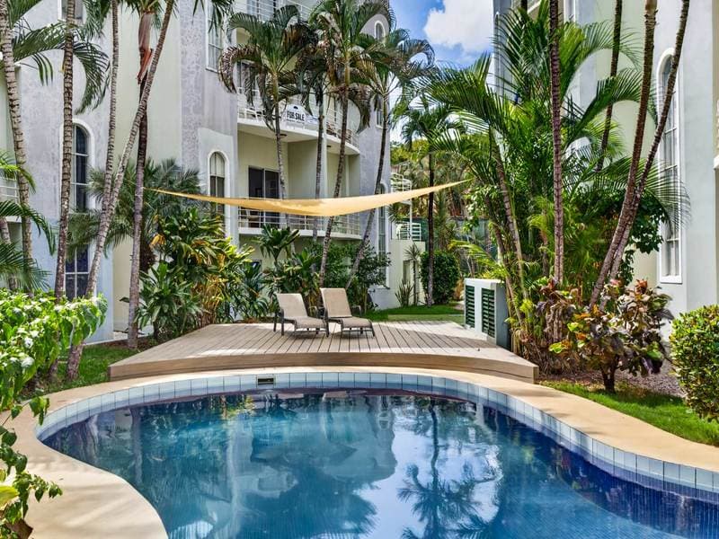 Beautifully Renovated & Furnished Condo Steps from Tamarindo Beach
